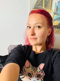 I miss my bright pink hair, but I LOVE This outfit!! ❤️😁