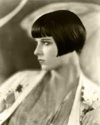 A Decade After Irene Castle Chopped Off Her Locks The Bob Trend Still Dominated Women S Style The Flappers Kurzhaarfrisuren Damen Haare Drehen Louise Brooks