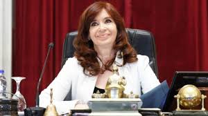 ¿a qué hora cierra rapa nui?, preguntó la vicepresidenta sobre una heladería a quien estaba a su lado en el estrado. Ek I5cpmjzxc8m