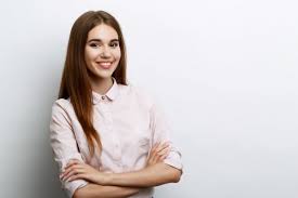 1.2 atasan kemeja putih wanita casual. 10 Inspirasi Gaya Dengan Atasan Putih Yang Cantik 2018