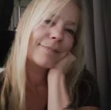 Should I color the bird in the middle?