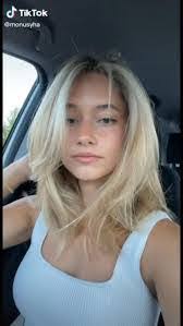 Carissa Bruce's Instagram, Twitter & Facebook