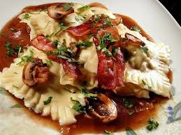 Ravioli Chasseurs Sauce Au Pinot Noir Pour 40 Ravioli 7cm X 7cm Environ Ingredients 750 Gr De Pate A Ravioli 5 Recettes De Cuisine Recette Gibier Pinot Noir