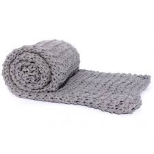 Ce point donne le coussin une texture structurelle et ajoute de l'intérêt à votre lit, canapé ou fauteuil. Plaid Tricot Grosse Maille Xxl Cdiscount