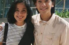 Meski foto tersebut hitam putih, kebersamaan lulu tobing dan arie wibowo sukses mencuri perhatian warganet. Transformasi Lulu Tobing Dari Masa Ke Masa Cantik Dan Awet Muda Semua Halaman Nova