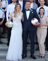This is artur sobiech best goals by good future football agency on vimeo, the home for high quality videos and the people who love them. Pilkarz Artur Sobiech Wzial Slub W Przeddzien Urodzin Znacie Jego Zone Zdjecia Pudelek