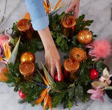 Nachdem wir letzte woche im akkord adventskränze für den weihnachtsbasar der schule gebunden haben, zähle ich mich jetzt schon fast zu den experten. Adventskranz Selber Machen Eine Anleitung Schoner Wohnen