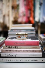 Beautiful Books For Decor Mom Spark A Trendy Blog For Moms Mom Blogger Coffee Table Books Fashion Books House Styles