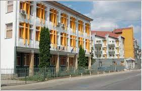 Facultatea de inginerie are un corp profesoral bine pregătit, centre de cercetare de excelență și laboratoare didactice și de cercetare, dotate cu echipamente performante, care permit cercetări fundamentale și aplicative în domenii prioritare, la nivel național și internațional. Inginerie Din Hunedoara Universitatea Politehnica TimiÈoara