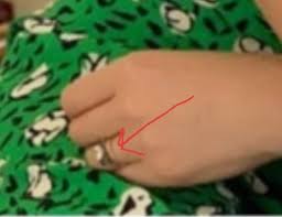 Caitriona balfe showed off her engagement ring at sunday's golden globes. P Is That A Gold Wedding Band Next To Cait S