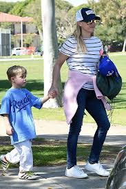 Tennessee james toth was born on the 27th of september, 2012 in los angeles, united states. A Look At Reese Witherspoon S Relatable Street Style Reese Witherspoon Street Style Chic Street Style