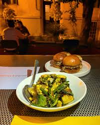 Μπήκαμε στο νέο εστιατόριο του masterchef πάνου ιωαννίδη. Ta Se3i Kalokairina Bradia Sto Proveleggios Toy Swthrh Kontiza