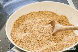 Der geschälte sesam ist etwas heller. Rezept Fur Selbst Gemachtes Tahin Aus Sesam