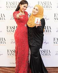 After six months of proceedings, celebrity couple tv host awal ashaari and actress scha alyahya have won the lawsuit which they filed against d'haja (m) sdn bhd. Pengasas D Haja M Sdn Bhd