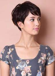 Coupe à la garçonne, carré court ou coupe pixie hair, le court est une coupe de cheveux ultra tendance, sans parler du côté pratique de ce style capillaire. Coupes Courtes 45 Idees De Coiffure Pour Les Cheveux Courts