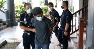 Dua remaja bawah umur disyaki terlibat dalam kes rogol seorang pelajar perempuan tingkatan satu di batu pahat, johor, khamis lalu berjaya diberkas. Lima Remaja Dituduh Rogol Gadis Bawah Umur