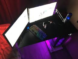 Faze Mongraal On Twitter Btw This Is What My Current Setup Looks Like 1080 Ti I7 8086k 32gb 3200 Mhz Ram M 2 Ssd 4 Gb Hd And Some Other Stuff Https T Co Pdup67kuvh