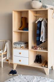 Es wirkt antibakteriell und verhindert. Boxy Kinder Holz Kleiderschrank Sklum