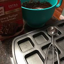 When It Comes To Brownies There S No Need To Fight Over The Sides When Your Pan Is Already Divided Into Squares Gimmeal Things To Come Pampered Chef Brownies