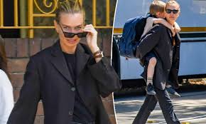 Hope you enjoy xo don't forget to follow me on my. Lara Worthington Looks Stylish In An All Black Ensemble As She Picks Up Her Son From Sydney School Daily Mail Online