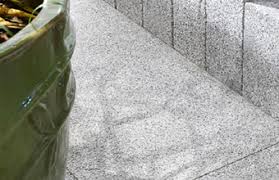 Der raue bauwerkstoff beton ist längst in der küche angekommen: Naturstein Terrassenplatten In Bester Qualitat