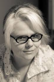 Amazon.com: Empress of the World: 9780142500590: Sara Ryan: Books