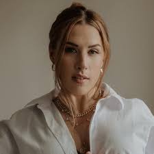 Meet Chantelle, one of the co-owners of JC Bradley Jewellers. It's amazing  to think she's been part of the jewellery world for so long. Growing up in  the industry and working alongside