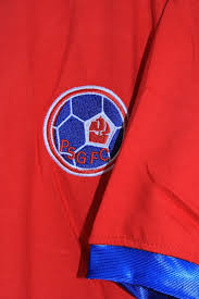 Maillot rouge — short blanc — bas bleus. L Histoire Des Maillots Du Psg Paris Saint Germain