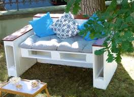 Place the largest pillows on the outside of the sofa. Build Your Own Cozy Diy Sofa With Just 4 Wooden Pallets