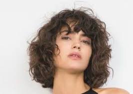 With so many cute hairstyles for short curly hair girls have a number of trendy styles to choose from. Latest Most Popular European Hairstyles To Try In 2021 Sleek Short Hair European Hair Short Curly Hair