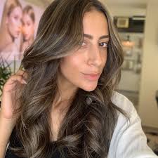 שבועות שהולכים לדבר על השיער המושלם שלך😉 תוצאה מושלמת של שיטת הטריקולור  שלנו לניטרול מוחלט של הפיגמנט הג׳ינג׳י 🧡 חג שמח וטעים אהובות שלנו 🤍 . . .  #תספורת #עיצובשיער #צבעשיער #גווניםבשיער #