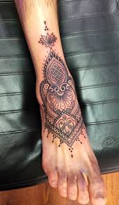 Popular foot tattoos include flowers, scrolls, and tribal designs. Cerca Con Google Foot Tattoos Tattoos Mandala Foot Tattoo