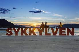 Disse bygdene på sørsida av fjorden ble overført til sykkylven i 1955. Kaiomradet Sykkylven Kommune