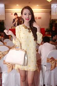 Trước angela phương trinh, lê bê la cũng từng nhắc đến thuốc địa long và gây không ít tranh cãi, phẫn nộ. Angela PhÆ°Æ¡ng Trinh Thá»«a Nháº­n Dao Keo