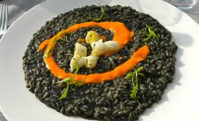 500 grammi di riso 1 kg di seppie 500 grammi di porcini freschi 1 cipolla piccola 1 spicchio d'aglio mezza bottiglia di pulire bene le seppie e tenere da parte il nero. Risotto Seppie E Gamberi Con Crema Di Peperoni