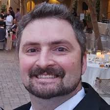 Daniel T., Mulai sebagai pemula total, saya mengasah keterampilan Jepang  saya melalui 15 tahun belajar dan 9 tahun tinggal di Jepang. Dengan usaha  dan ketekunan, Anda juga bisa tidak hanya mengagumkan penutur