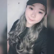 一早跟她對到眼默默把腳打開是怎樣⋯⋯ 🐶：媽咪，摸這邊⋯⋯ 哈士奇