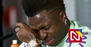 Chcem iba hrať futbal, rozplakal sa Vinícius. Rasizmus mu ničí radosť z  hry, no boj proti nemu nevzdáva — Denník N