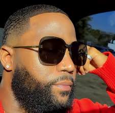 Born refiloe maele phoolo on 16 december 1990 in a mafikeng village called montshiwa, cassper nyovest love for performing before crowds. Cassper Nyovest Glows In New Video Bonang Tripping Vuzacast