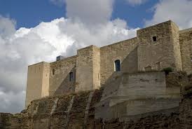 El Castell del Rei de Lleida és conegut popularment amb el nom de la Suda, veu àrab que significa àrea urbana closa. El nom suda faria referència a la fortalesa andalusina construïda