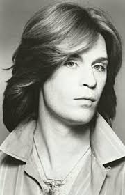 Which Hall and Oates song is better, Gloria or Sara Smile?