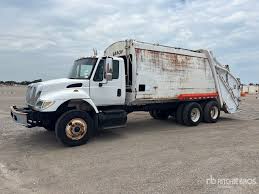International 7400-SBA-6X4-2004 Cab & Chassis Truck