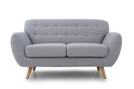 Une place très importante est accordée au salon. Oslo 2p Canape Scandinave 2 Places Gris Clair