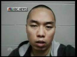 File d'étudiants se rassemblant à l'extérieur de l'université virginia tech après le carnage. Tuerie De Virginia Tech Testament Video Du Tueur Cho Seung Hui Youtube