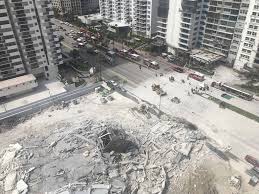 Até agora, os bombeiros enviaram 80 viaturas para o local. Video Colapsa Edificio En Miami Beach Hay Al Menos 1 Herido Grave