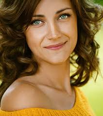 This hair color works especially well for women with blue or green eyes, as the contrast complements their natural features. Best Hair Color For Green Eyes With Different Skin Tones