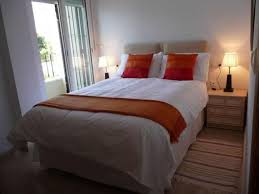 Small bedroom feels bright and glamorous. Big Bed Small Bedroom Ideas Whaciendobuenasmigas