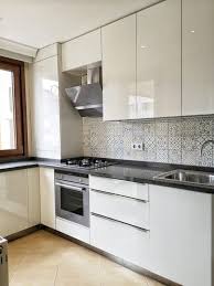 Parlak akriligin zerafeti; Gri Ankastre, Çimstone Tezgah, Çizilmez Akrilik  | Beşiktaş Mutfak