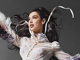 Dua lipa is killing the magazine cover game so far in 2021, gracing the front pages of both vogue and rolling stone already this year. Dua Lipa Na Capa Da Rolling Stone Nos Manteve Dancando Durante A Escuridao Popline