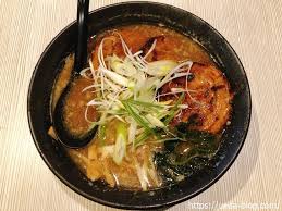 らーめん和大曲店 人気no 1 しょうゆ炙り厚切りチャーシュー麺のとんこつ濃厚背脂が癖になる味わい 北広島市 チャーシュー麺 チャーシュー 炙り